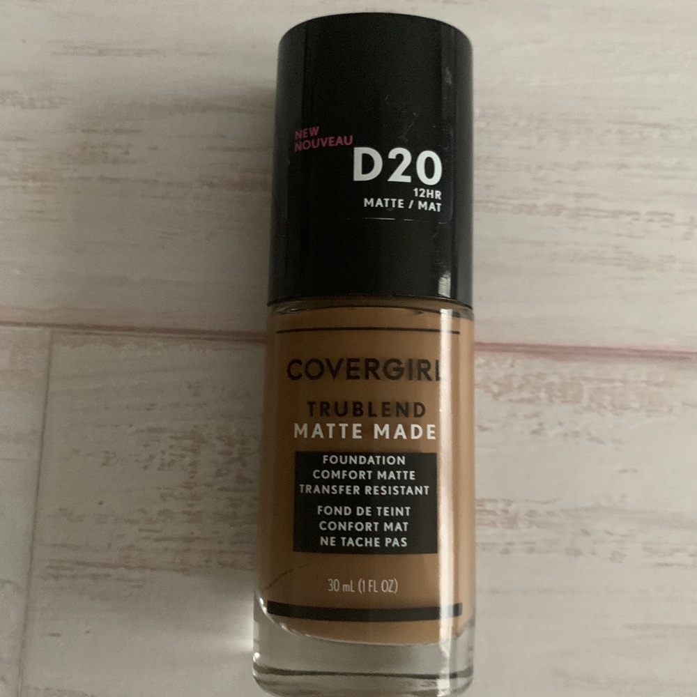 COVERGIRL TRUBLEND MATTE MADE FOUNDATION D20 TRUE CARAMEL 1.0oz